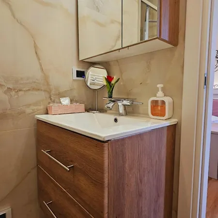 Little Paradise - - 2 Minuti Dal Arona