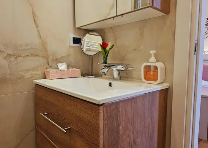 Little Paradise - - 2 Minuti Dal Arona